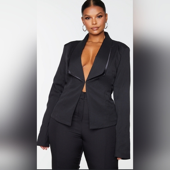 PrettyLittleThing NWT Women's Black Chic Blazer, Size 4 - Picture 1 of 13